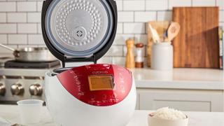 Nồi cơm điện Cuckoo nấu trong bao lâu để nấu chín cơm?