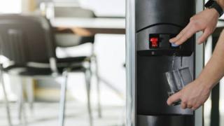 Giải pháp sửa cây nước nóng lạnh chạy không ngắt hiệu quả