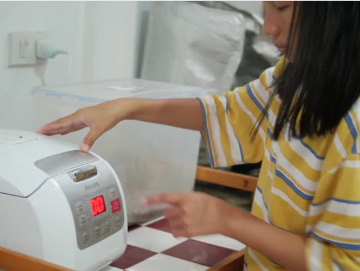 Vì sao nồi cơm lại bị khóa?