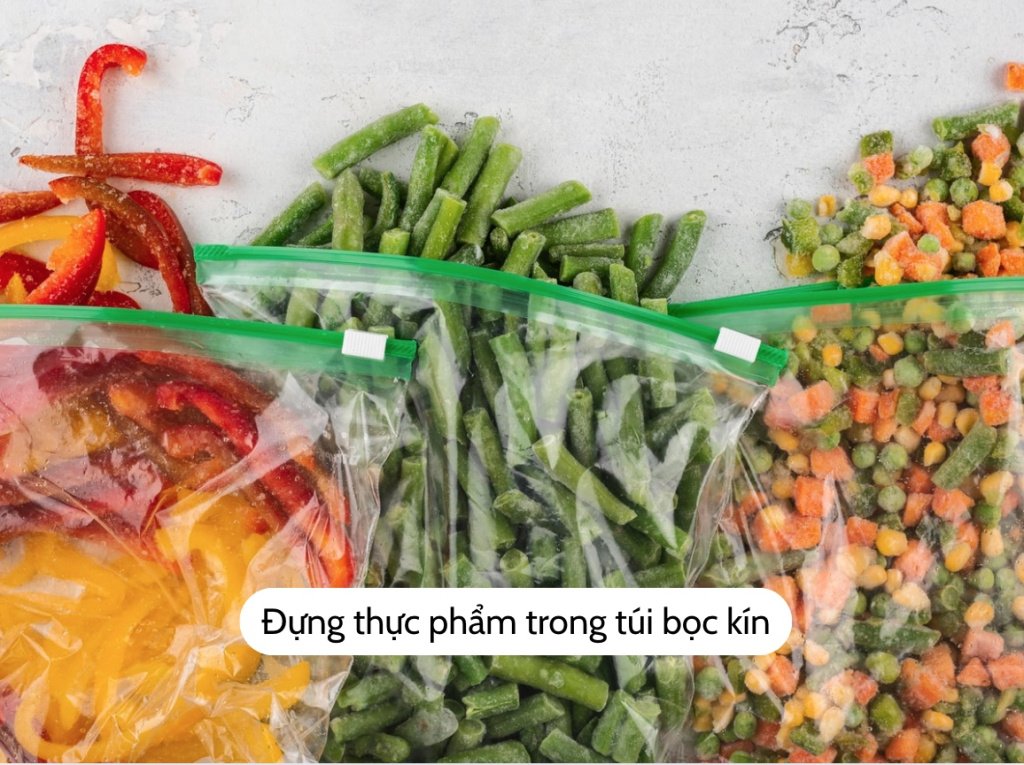 Đựng thực phẩm trong túi bọc kín