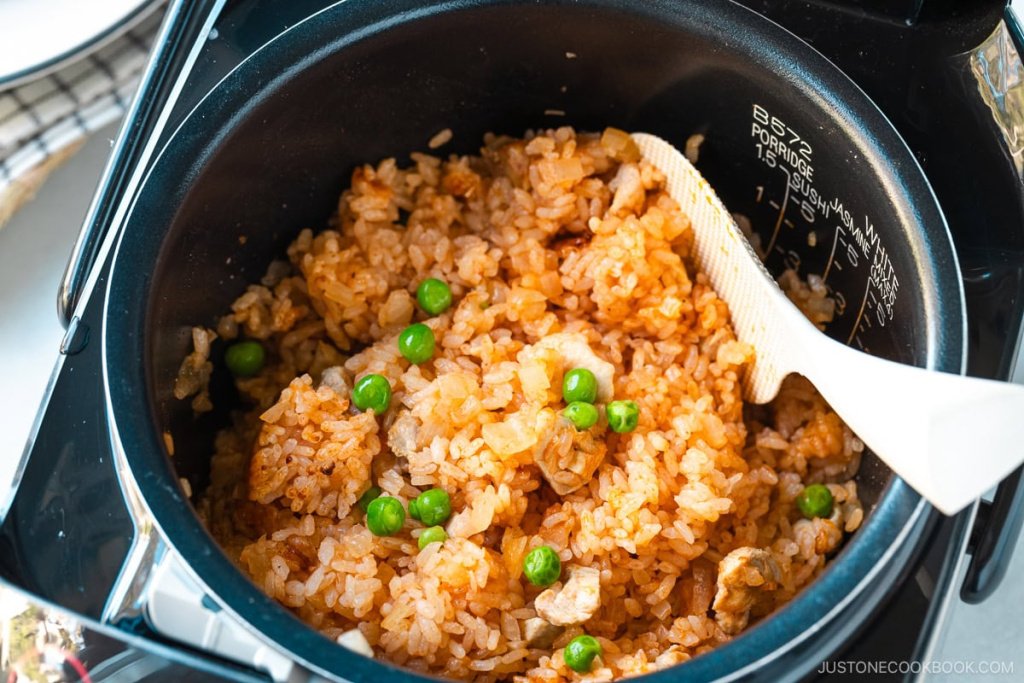 Nếu không có chế độ hỗ trợ riêng thì nên hạn chế nấu những món phức tạp bằng nồi cơm điện